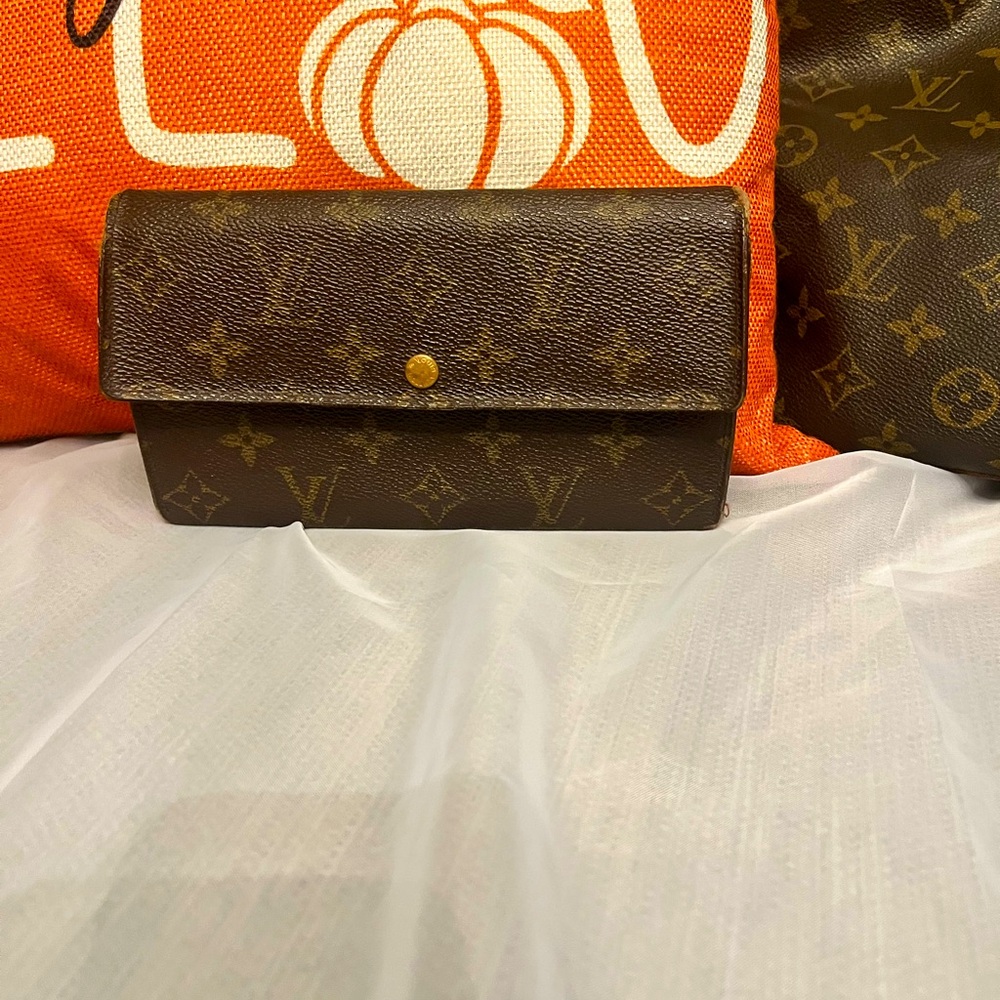 Louis Vuitton Long Wallet Monogram Brown Leather Zipper. Authentic LV